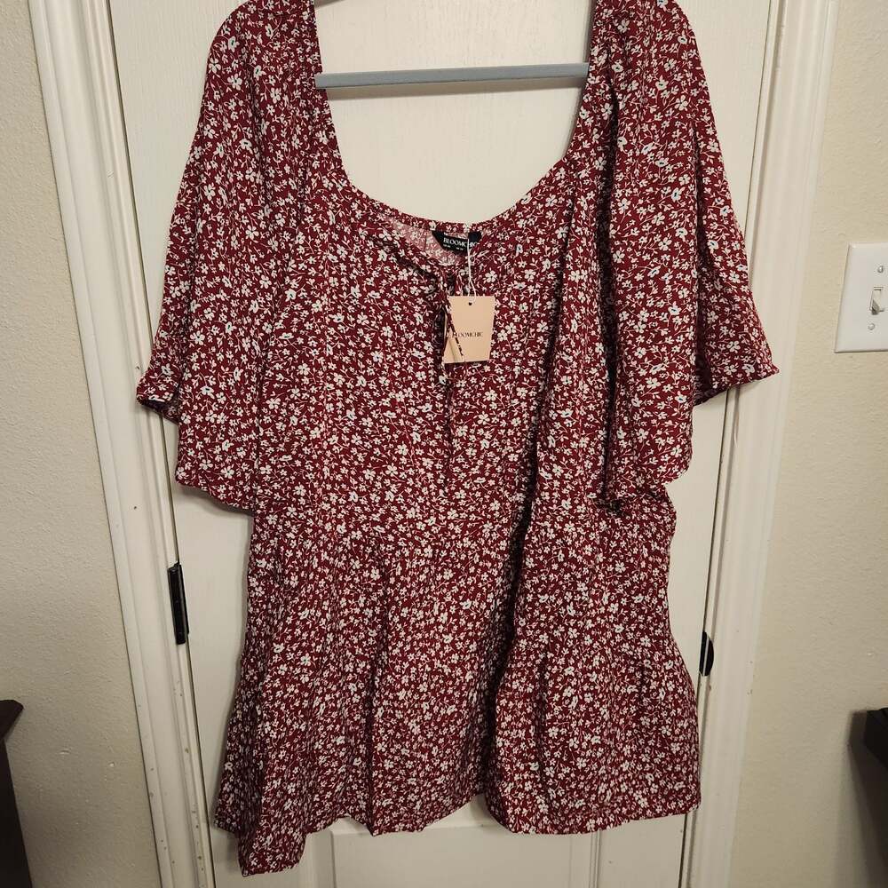 BloomChic Micro Floral Print Sweetheart Neck Blouse Red White